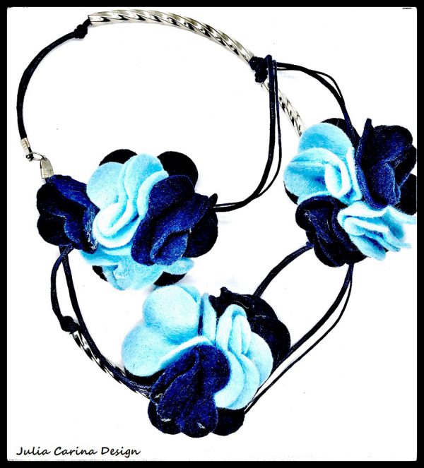 Kék filc virágos nyaklánc