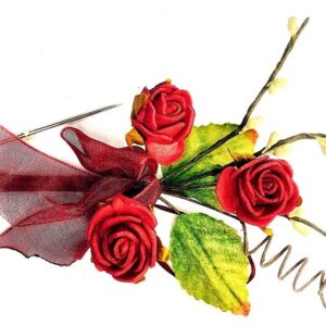 Piros rózsa zöld leveles kitűző