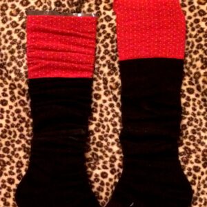 Piros pöttyös lábszár melegítő zokni