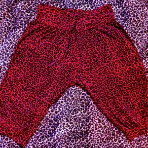Piros fekete párducmintás rövid nadrág S
