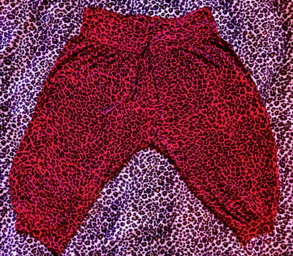 Piros fekete párducmintás rövid nadrág S